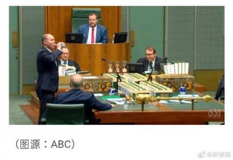 澳高官演讲中途狂咳1分钟怎么回事 总理莫里森就坐在他旁边