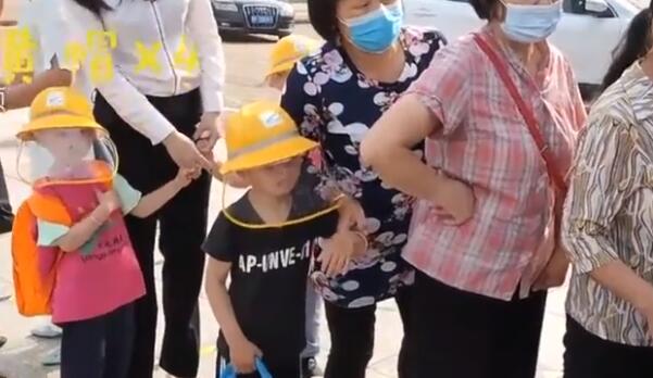 可爱多！幼儿园为小朋友定制防护帽