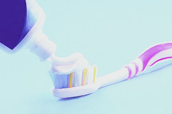 用小苏打刷牙可以美白吗？
