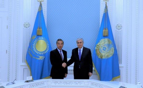 王毅会见哈总统：支持实施“新哈萨克斯坦”发展战略