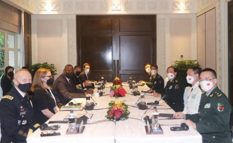中美防长举行会谈 两军高层能保持面对面接触