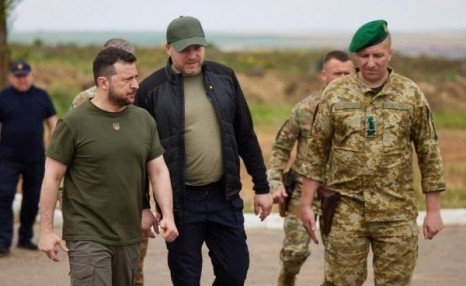泽连斯基巡视乌南部前线 乌方表示或恢复与俄谈判
