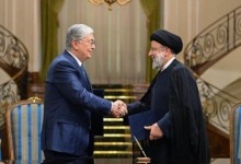 哈萨克斯坦总统访问伊朗 与伊签署多份谅解备忘录